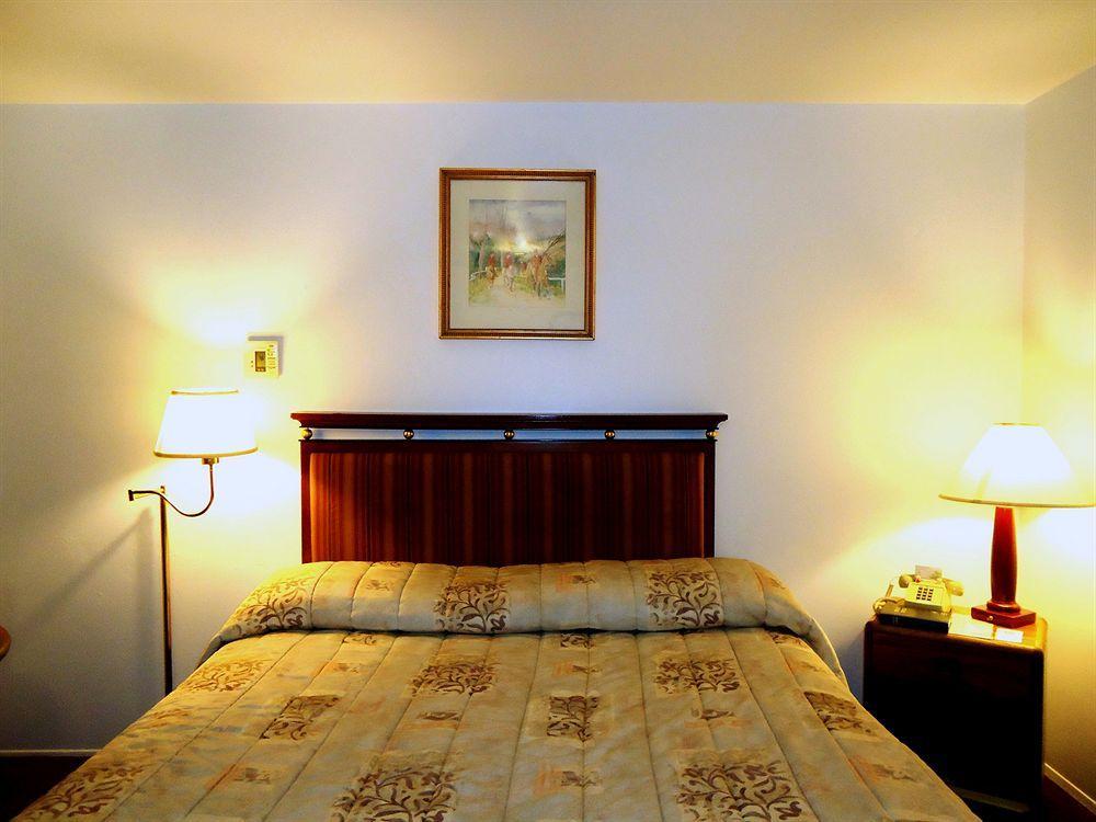 Maple Inn And Suites Los Banos Exteriér fotografie
