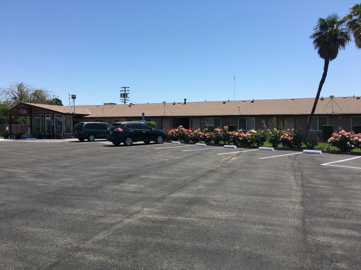 Maple Inn And Suites Los Banos Exteriér fotografie