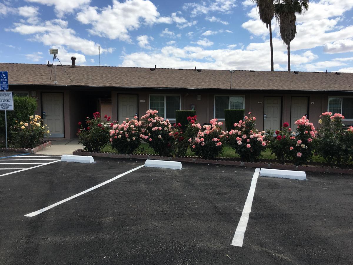 Maple Inn And Suites Los Banos Exteriér fotografie