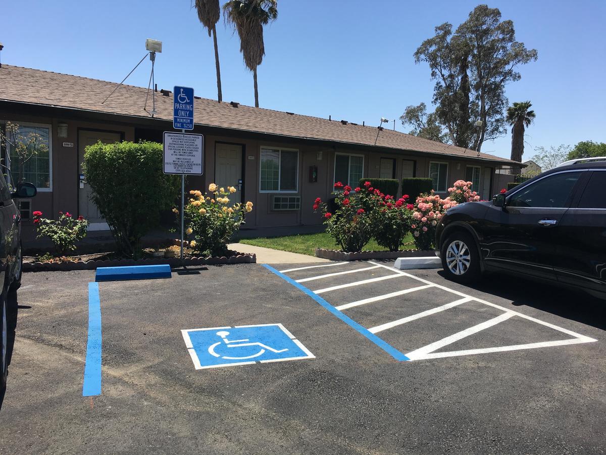 Maple Inn And Suites Los Banos Exteriér fotografie